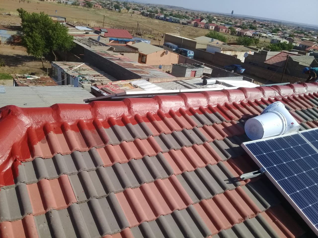 Tiled roof with solar geyser