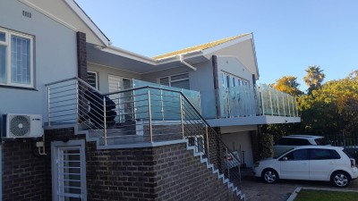 Frameless glass balcony balustrade
