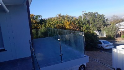 Glass balustrade panel detail