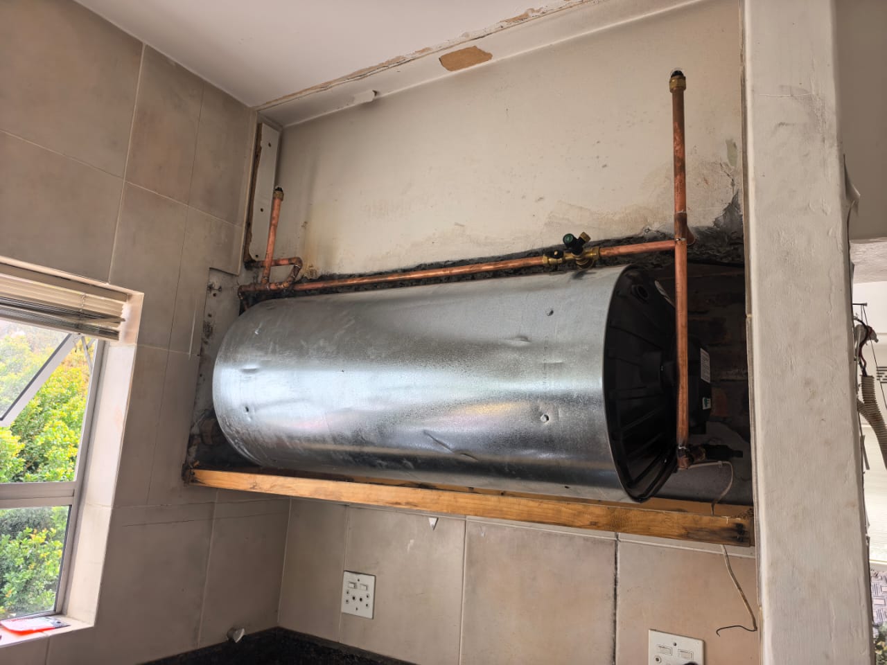 Geyser with copper feed